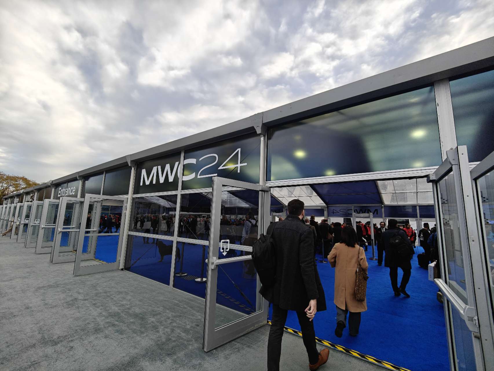 MWC2024首日：AI与通信技术仍是最大看点-公闻财经